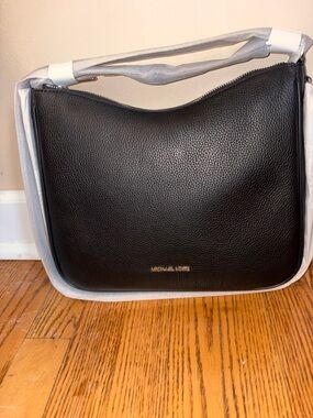 Michael Kors Nayla medium black leather messenger NWT